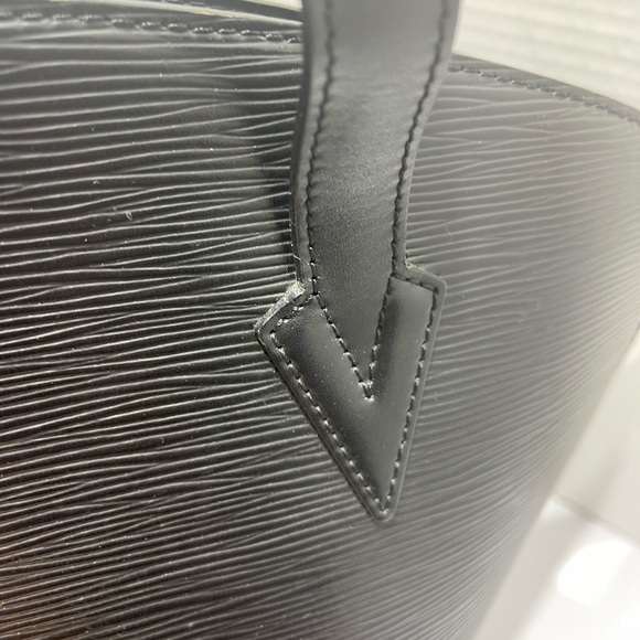 Louis Vuitton Epi St Jacques in Black leather with dust bag. Preloved. - Picture 10 of 14